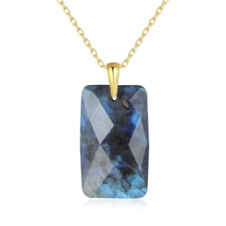 Collier en or avec pendentif en pierre bleue.
