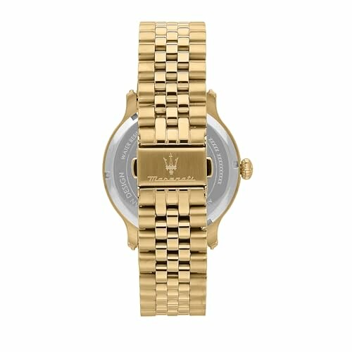 Vue arrière d'une montre dorée avec bracelet en maillons.