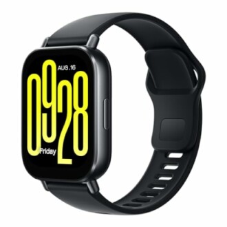 Montre connectée noire avec affichage numérique jaune.