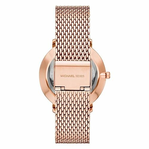 Vue arrière d'une montre en or rose avec un bracelet en maille.